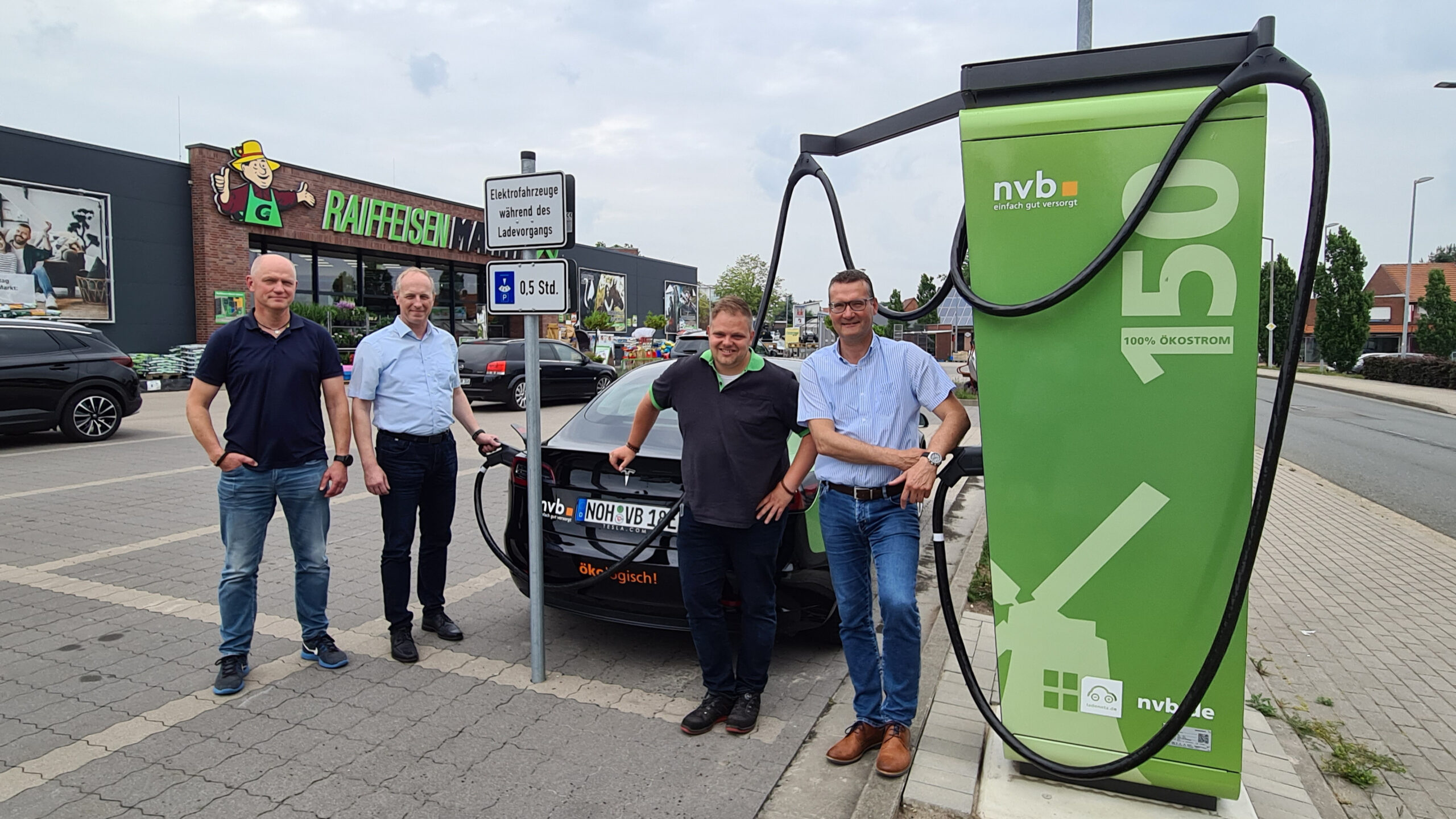 E-Mobilität: neue HPC-Station am Raiffeisen-Markt Uelsen