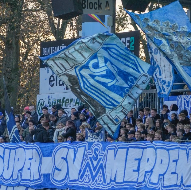 Liebe Fußballfans,